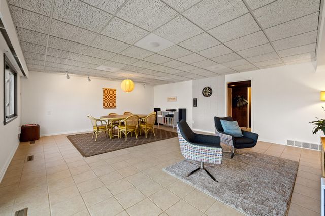 2057 Lakeside Drive, Lexington, KY 40502