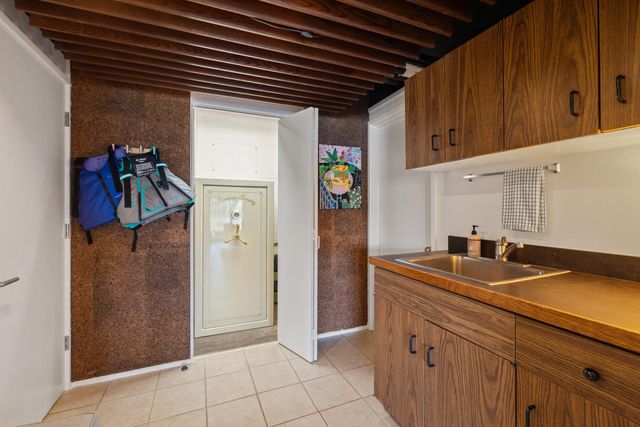 2057 Lakeside Drive, Lexington, KY 40502