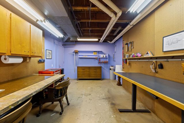 2057 Lakeside Drive, Lexington, KY 40502