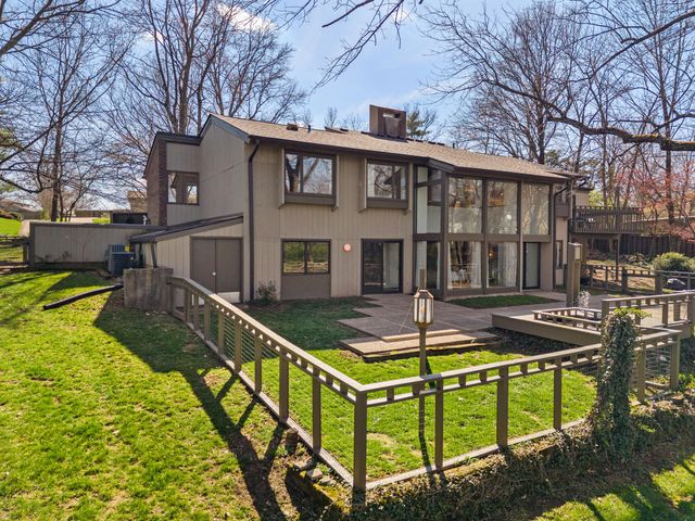 2057 Lakeside Drive, Lexington, KY 40502