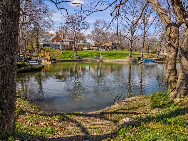 2057 Lakeside Drive, Lexington, KY 40502