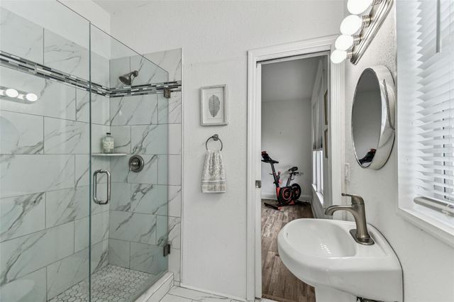 904 E HAMILTON AVENUE, Tampa, FL 33604