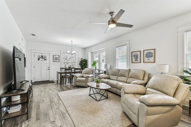 904 E HAMILTON AVENUE, Tampa, FL 33604