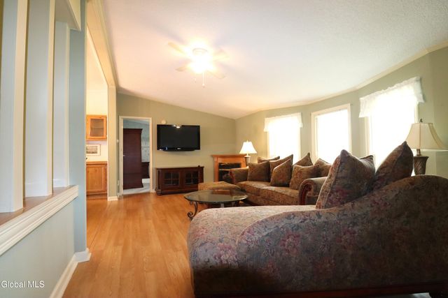 11 East Street, Schaghticoke, NY 12154