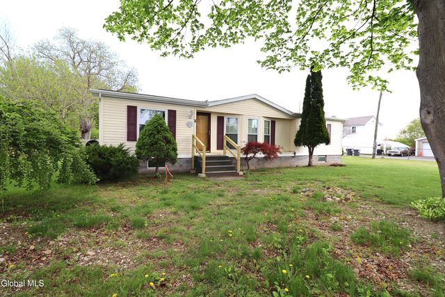 11 East Street, Schaghticoke, NY 12154