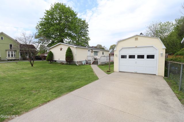 11 East Street, Schaghticoke, NY 12154