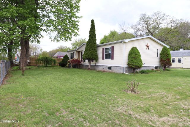 11 East Street, Schaghticoke, NY 12154