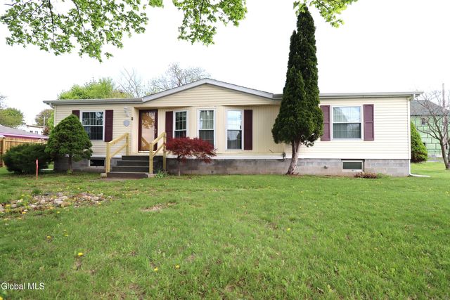11 East Street, Schaghticoke, NY 12154