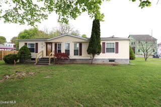 11 East Street, Schaghticoke, NY 12154