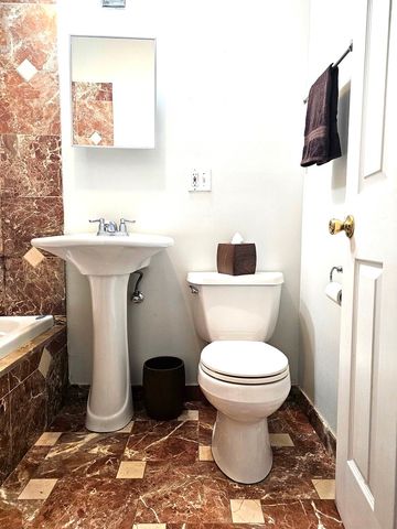 1520 E Marquette Road 2B, Chicago, IL 60637