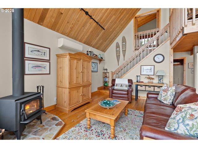 441 Bay Center Rd Rd, South Bend, WA 98586