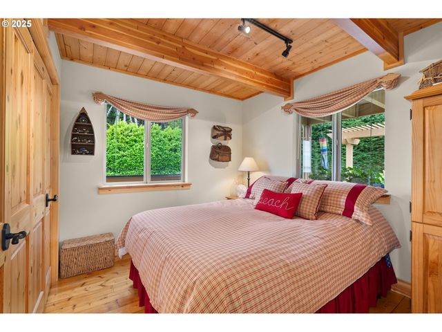 441 Bay Center Rd Rd, South Bend, WA 98586