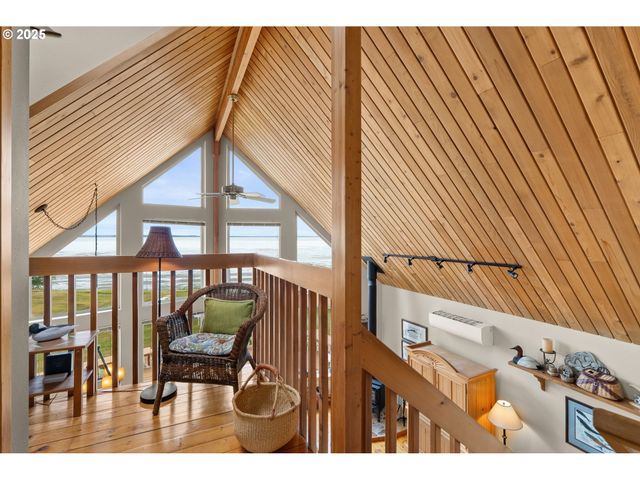 441 Bay Center Rd Rd, South Bend, WA 98586