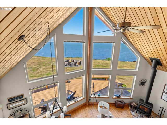 441 Bay Center Rd Rd, South Bend, WA 98586