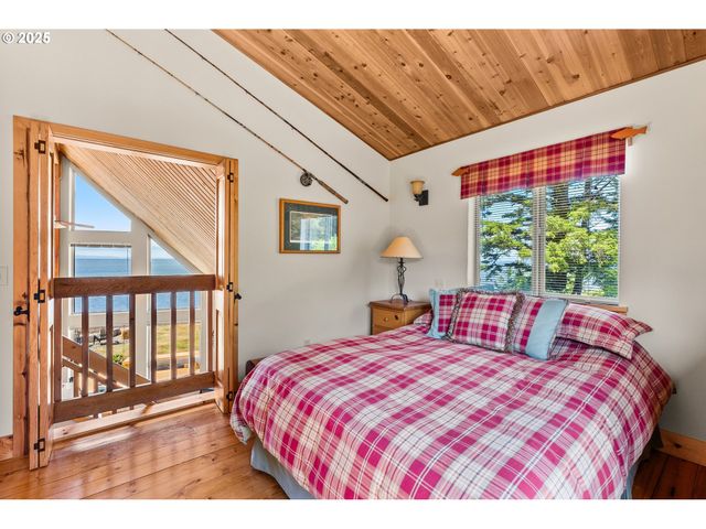 441 Bay Center Rd Rd, South Bend, WA 98586