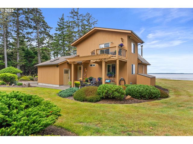 441 Bay Center Rd Rd, South Bend, WA 98586