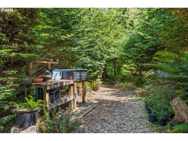 441 Bay Center Rd Rd, South Bend, WA 98586