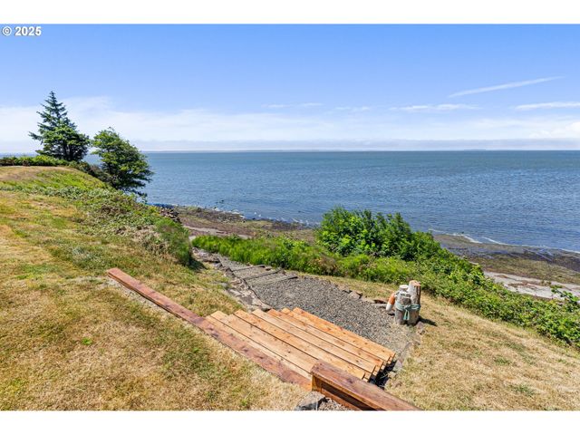 441 Bay Center Rd Rd, South Bend, WA 98586