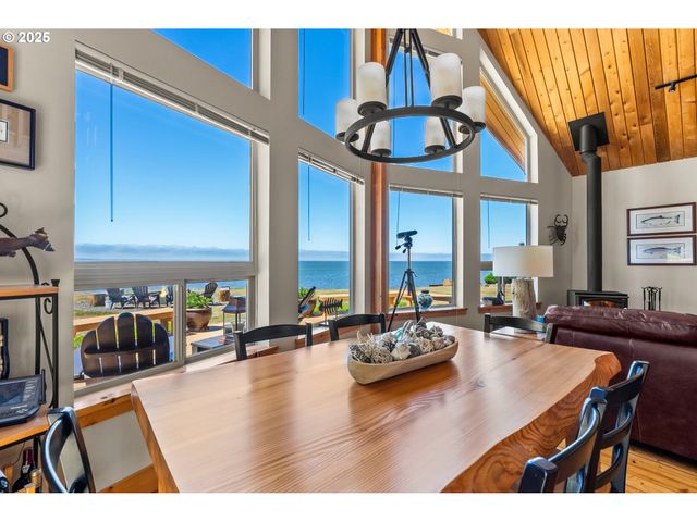 441 Bay Center Rd Rd, South Bend, WA 98586