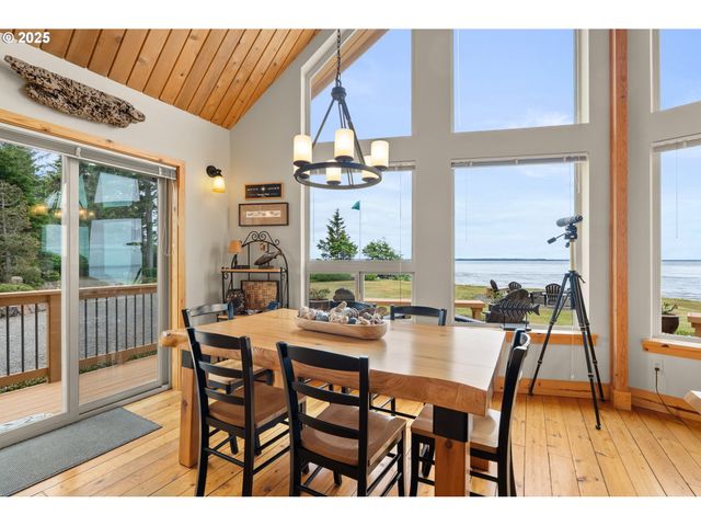 441 Bay Center Rd Rd, South Bend, WA 98586