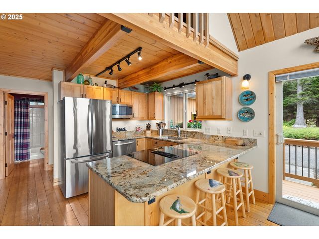 441 Bay Center Rd Rd, South Bend, WA 98586