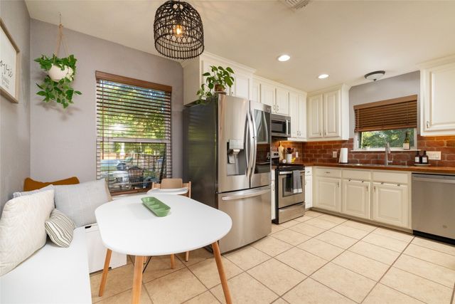 140 Huling Drive, Azle, TX 76020