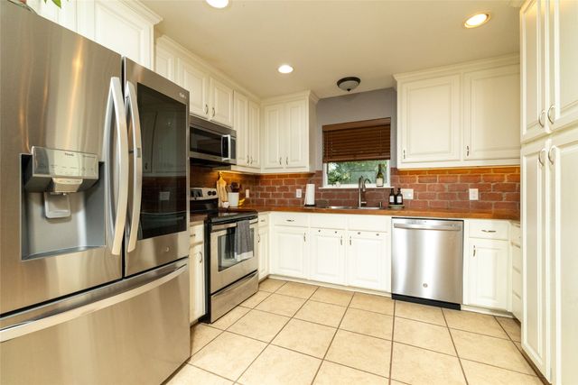 140 Huling Drive, Azle, TX 76020