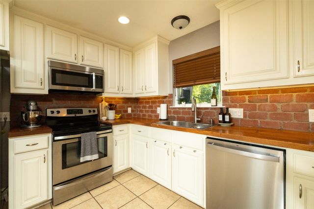 140 Huling Drive, Azle, TX 76020