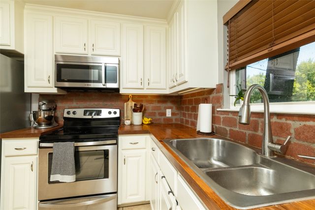 140 Huling Drive, Azle, TX 76020