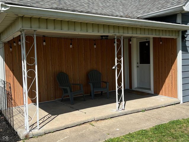 734 S 6th Street, Clinton, IN 47842