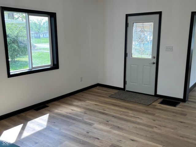 734 S 6th Street, Clinton, IN 47842