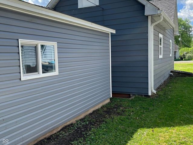 734 S 6th Street, Clinton, IN 47842