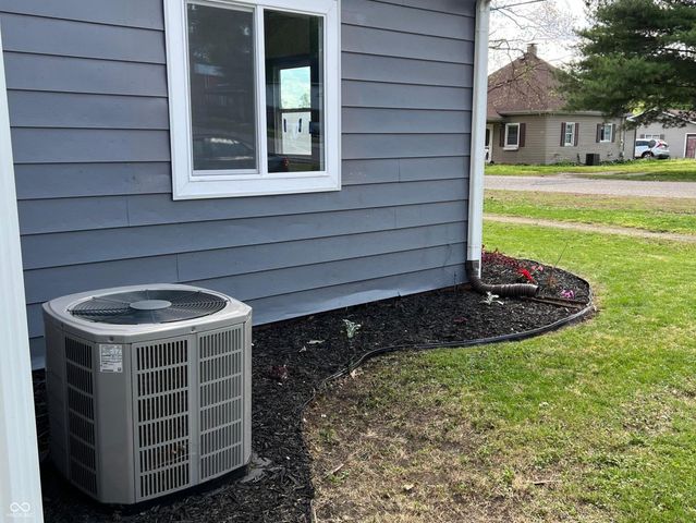 734 S 6th Street, Clinton, IN 47842
