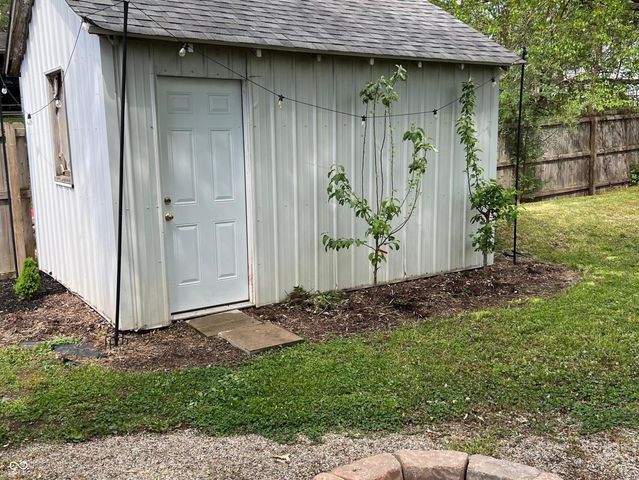 734 S 6th Street, Clinton, IN 47842