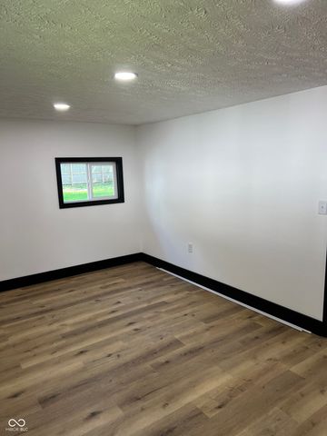 734 S 6th Street, Clinton, IN 47842