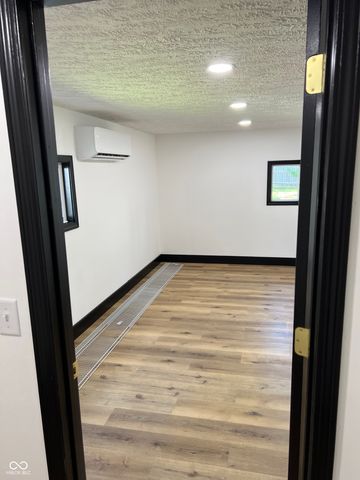 734 S 6th Street, Clinton, IN 47842