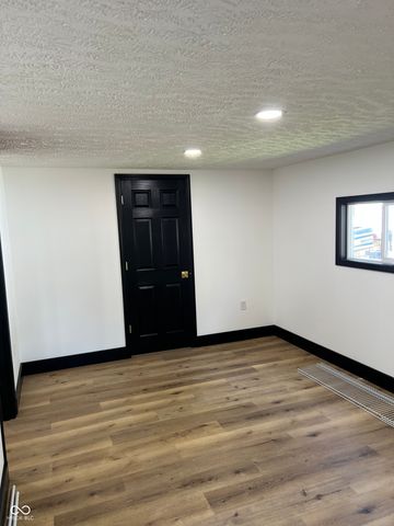 734 S 6th Street, Clinton, IN 47842