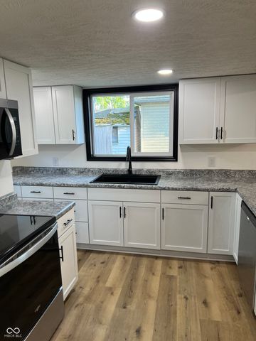 734 S 6th Street, Clinton, IN 47842