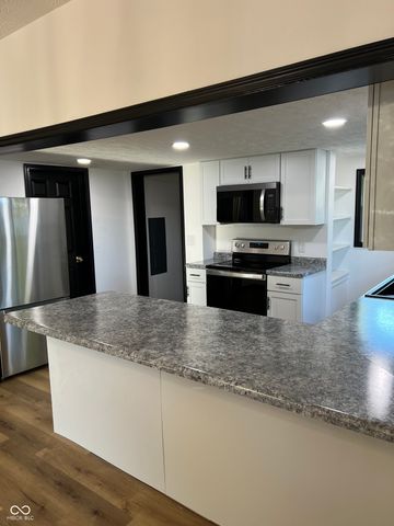 734 S 6th Street, Clinton, IN 47842