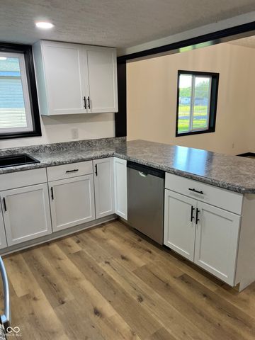 734 S 6th Street, Clinton, IN 47842