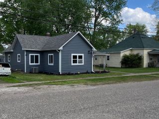 734 S 6th Street, Clinton, IN 47842