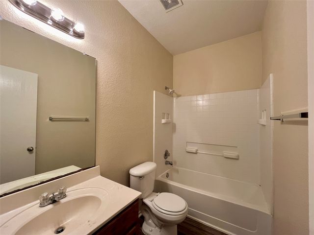 306 Quail Run Road, Red Oak, TX 75154