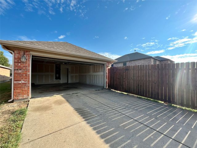 306 Quail Run Road, Red Oak, TX 75154