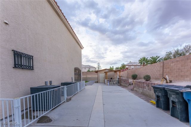 6632 Isolated Avenue, Las Vegas, NV 89110