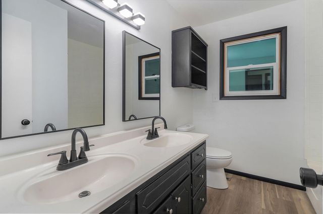 659 Knox Avenue, Hollister, MO 65672