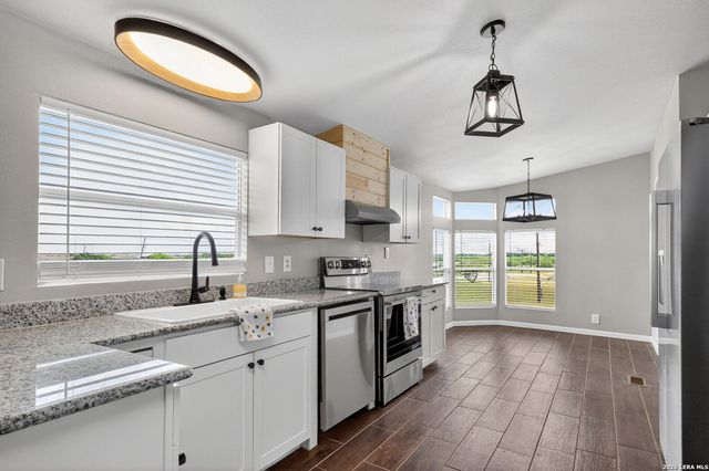 407 High Ridge Drive, Seguin, TX 78155