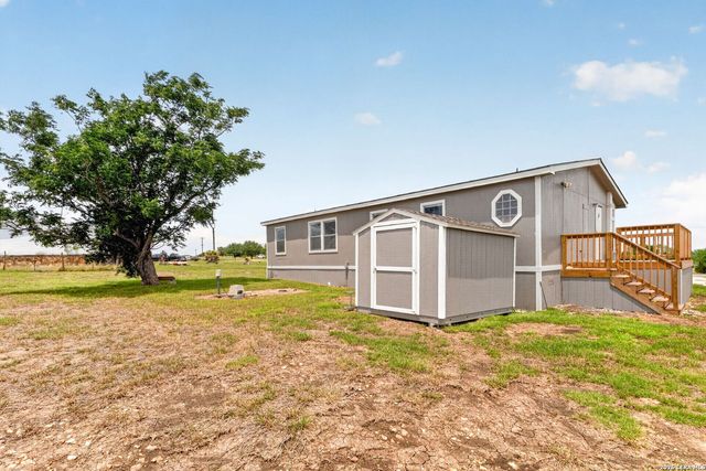 407 High Ridge Drive, Seguin, TX 78155