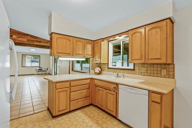 2304 S Bannen Rd, Veradale, WA 99037