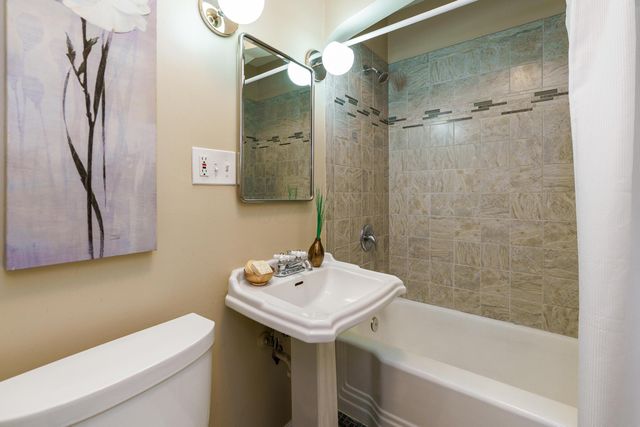 221 Deland Avenue, Columbus, OH 43214