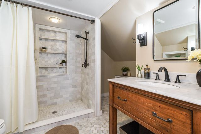 221 Deland Avenue, Columbus, OH 43214